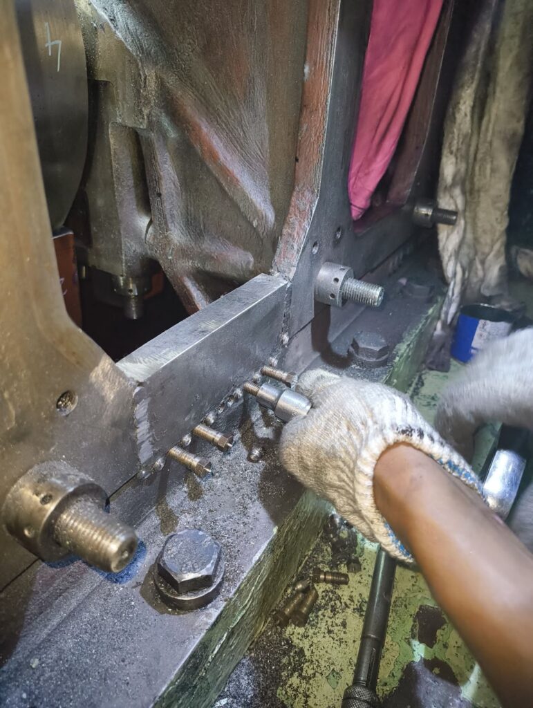 Metal Locking & Stitching Repair