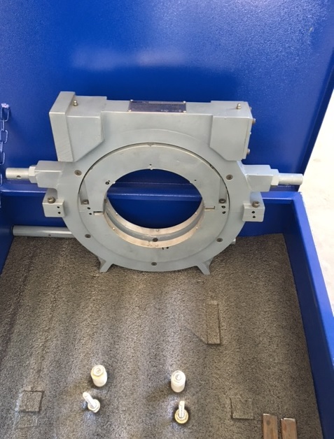 Portable machine for onsite crankshaft grinding and polishing.