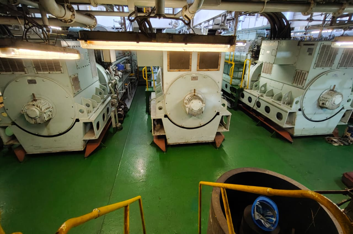 Hyundai-MAN B&W 8L 28 32H Auxiliary Engine Room Maintenance Access Areas