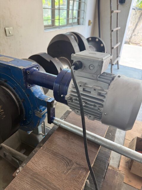 Electric Motor Operated Crankshaft Grinding Machine Onsite