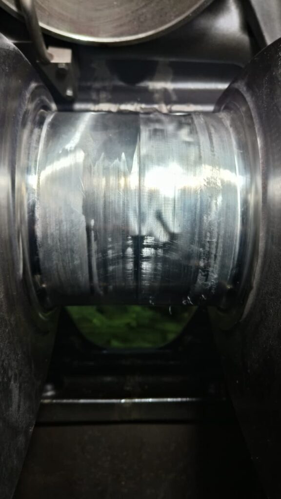 Damaged Crankpin Having line Marks